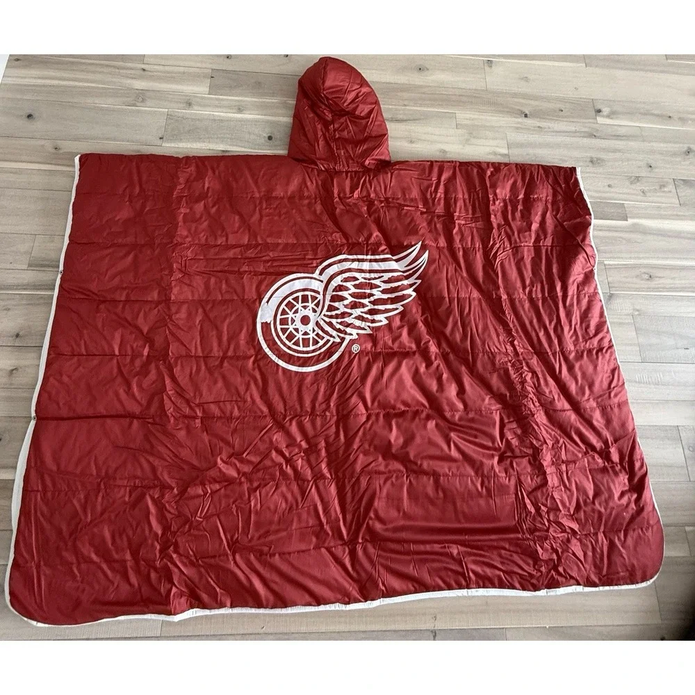 NWT Poler Detroit Red Wings Reversible Camp Poncho Stadium Blanket ReversibleNHL